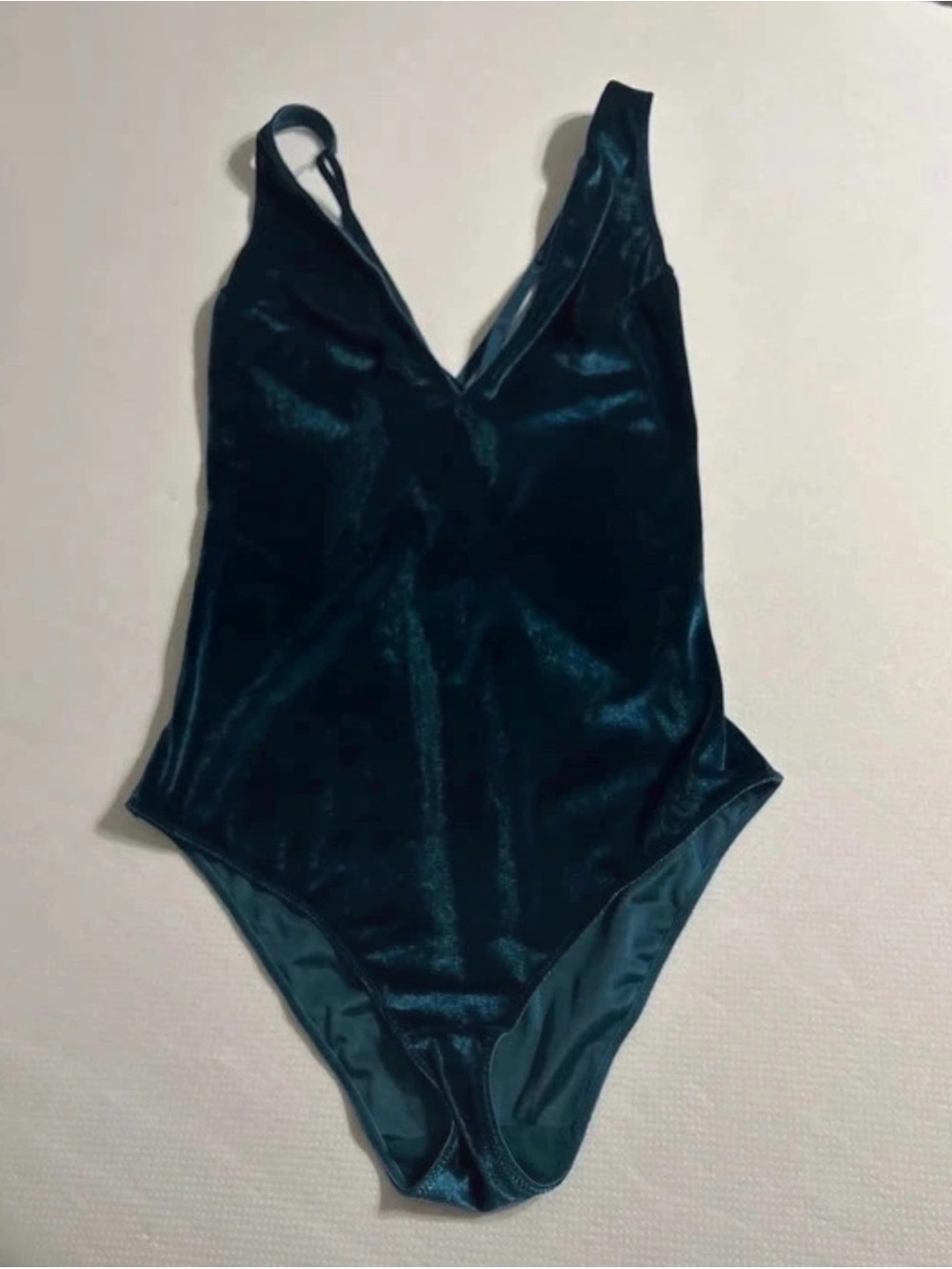 Gilligan & O'Malley Velvet V-Neck Bodysuit in Deep Teal